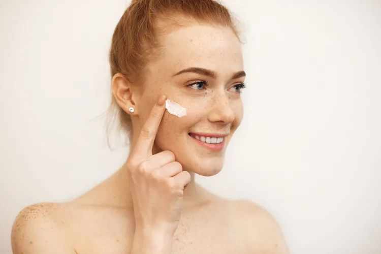 photosensibilité peau visage raison traitement cosmétiques à éviter au soleil