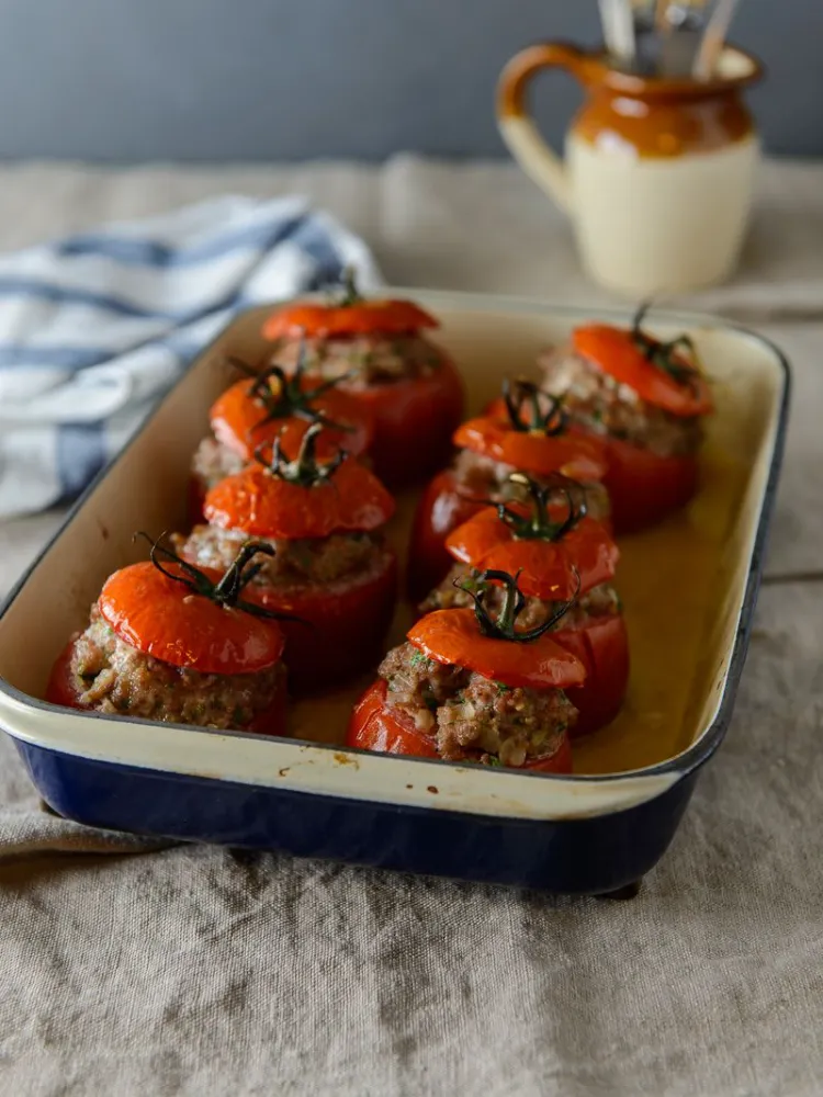 Tomato stuffed with sausage and minced meat recipe