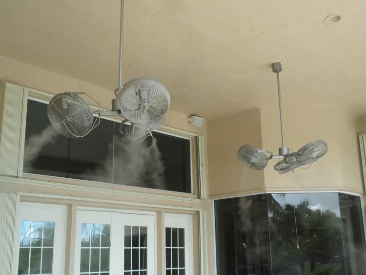 se rafraîchir sur le balcon ventilateur extérieur brume fraîche disperser