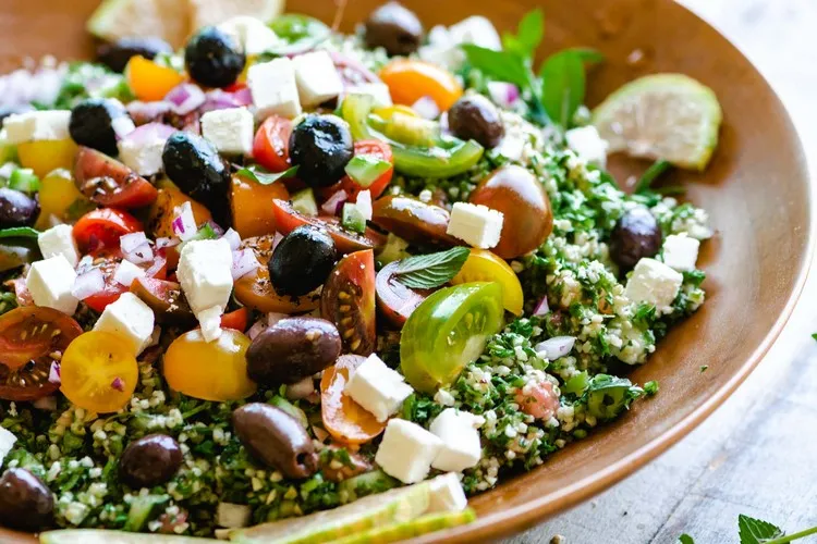 Without cooking the bulgur with mint tabbouleh recipe, the idea of ​​the summer meal