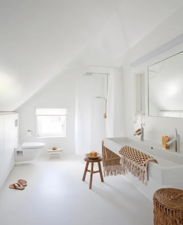 white wood bathroom decor trend 2022