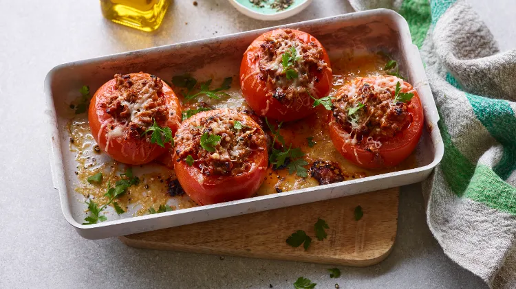 stuffed tomato lamb minced meat honey aperitif dinner summer 2022