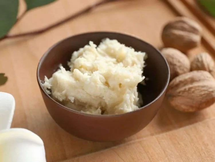 beurre de karité cheveux acides gras linoléique palmitique stéarique oléique ingrédients équilibrent huiles peau