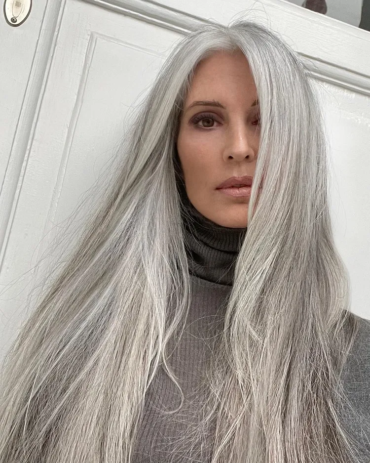 cheveux gris femme jeune à 40 ans age 50 ans