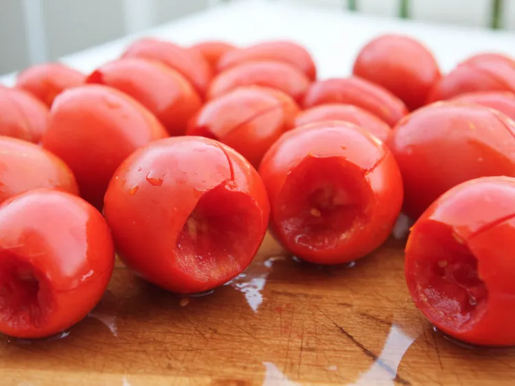 comment congeler tomates fraiches avec peau enlever pédoncule couteau aigu