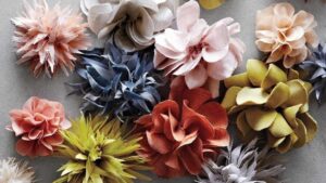 comment faire des fleurs en tissu tuto dahlia pensées textile idée