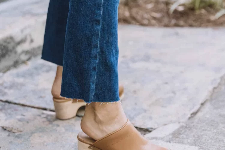 comment nettoyer des crocs cuir sabot femme naturellement