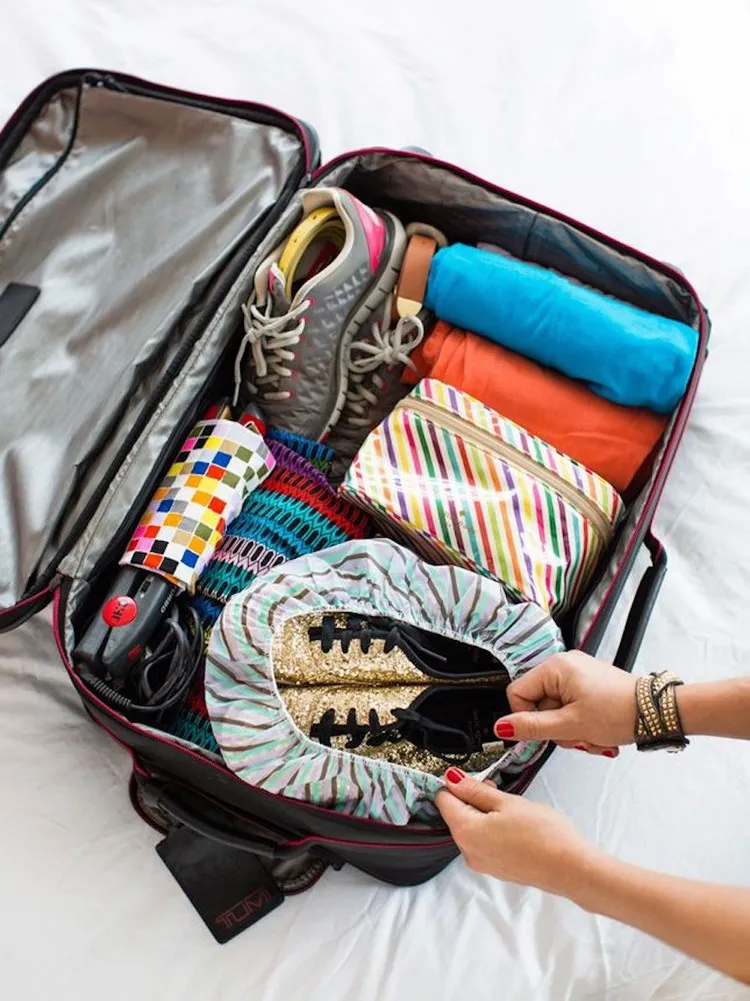 comment ranger les chaussures dans la valise astuce rangement valise optimisée étapes à suivre