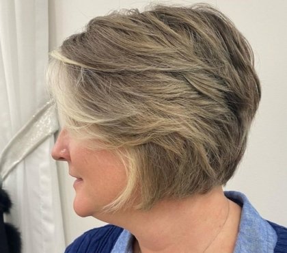 coupe courte femme 60 ans cheveux très courts pixie bob effilé