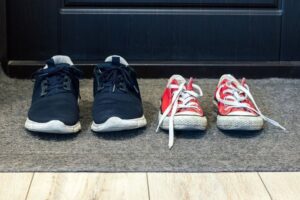 enlever ses chaussures à la maison une bonne idée