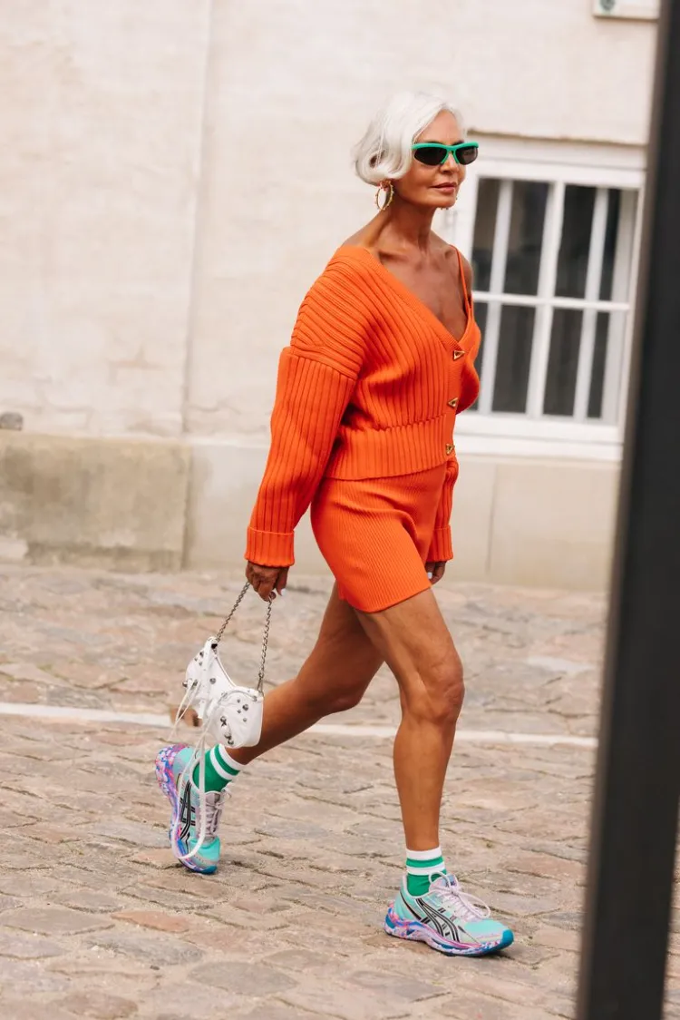 looks tenue street wear femme 60 ans semaine de la mode copenhague fashion week printemps été 2023