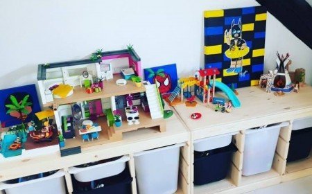 meuble bas bois bacs boites plastique ranger Playmobil chambre ordre jouets accessibles