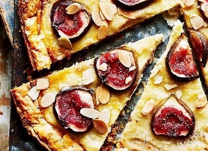 que faire avec des figues tarte figue fromage frais miel amandes effillées