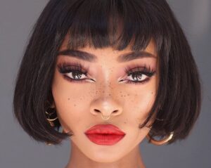 quelle longueur de cheveux pour visage losange carré court frange