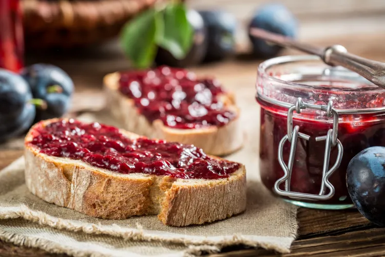 Compote de prunes rouges