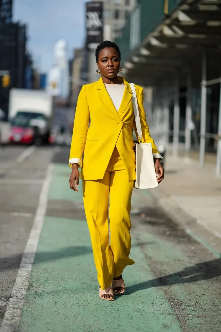 tailoring femme en couleur jaune