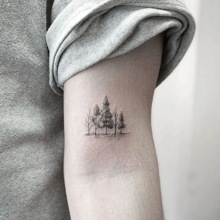 tatouage homme moderne mini foret sur l'avant-bras