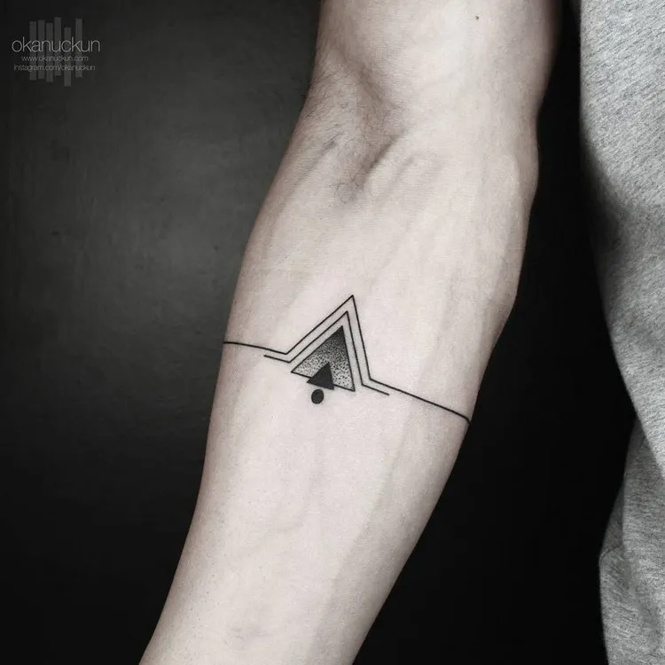 tatouage homme simple avant-bras tattoo géométrique