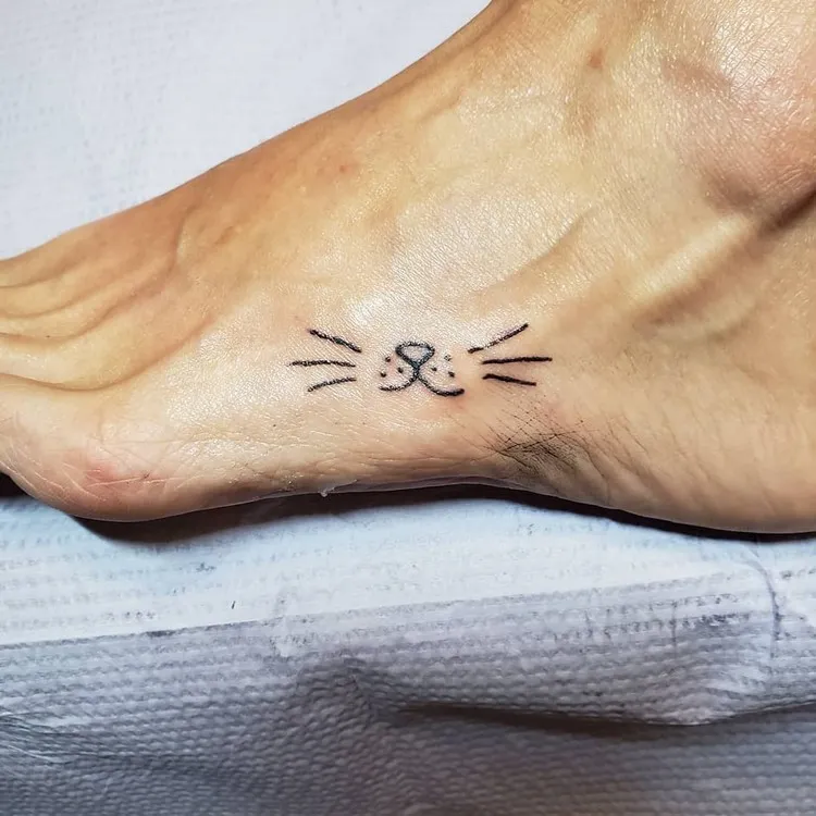 tattoo simple homme inkage discret sur le pied