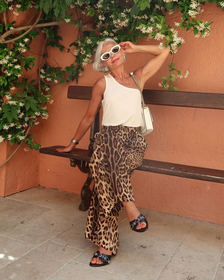 tendance imprimé animalier femme 50 ans tenues looks instagram grece ghanem