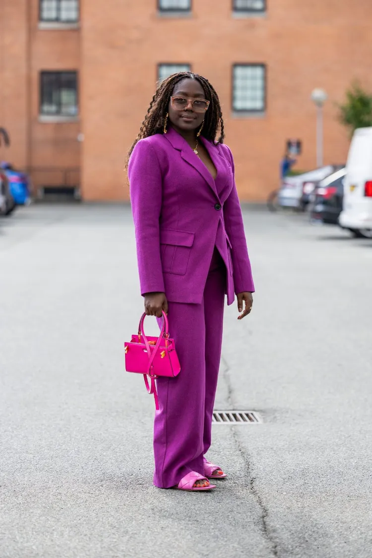 tenue femme street style tailleur rose violet fashion week copenhague printemps 2023