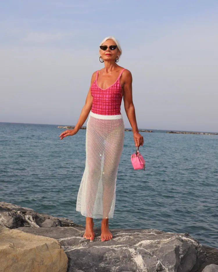 tenue plage femme 40 ans tendance mode été 2022 jupe longue crochet