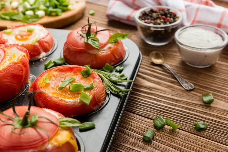 tomates farcies oeufs recette saine facile rapide petit déjeuner brule graisse