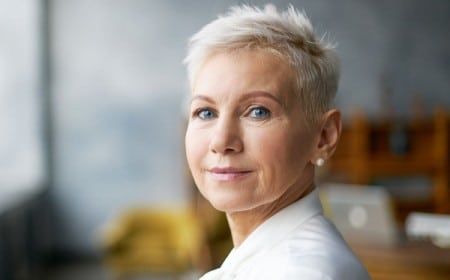 Coupe courte femme 50 ans blonde
