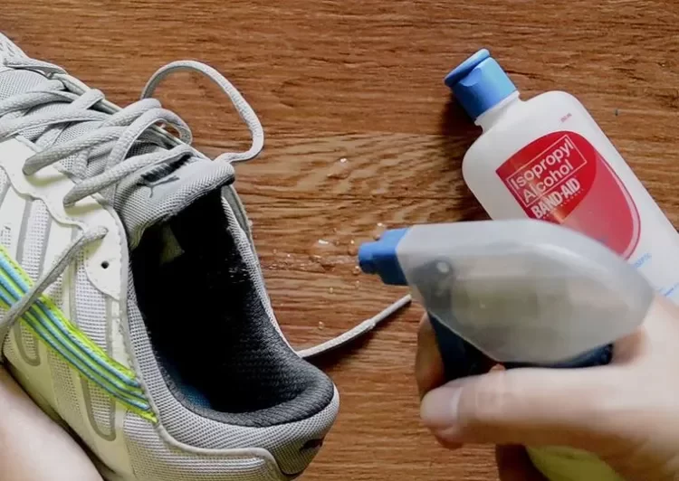 comment élargir chaussures sport astuces assouplir agrandir alcool friction
