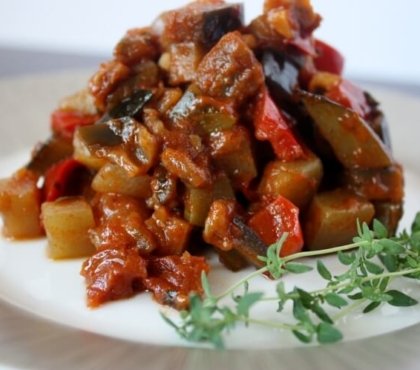 comment faire une ratatouille aubergines courgettes tomates oignon ail épices