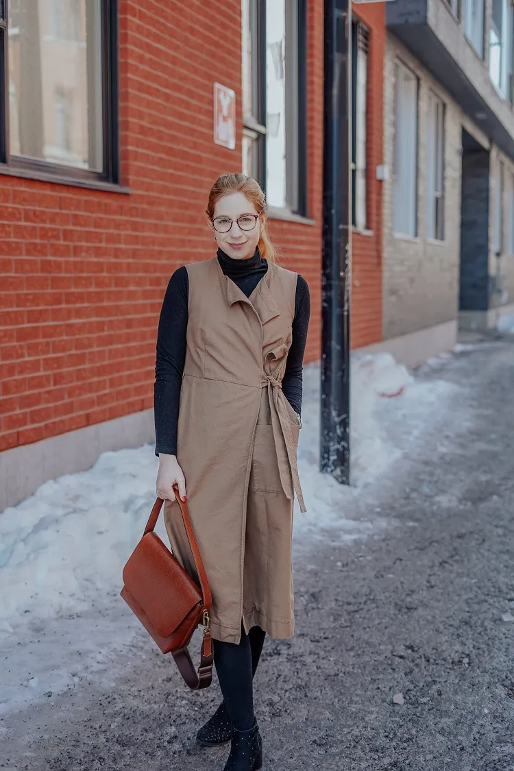 comment porter le manteau trench coat femme beige sans manches tendance automne hiver 2022