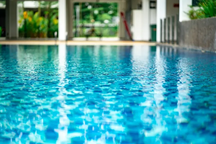 comment vider une piscine entretien garder eau propre étincelante repose méthodes aspiration produits chimiques