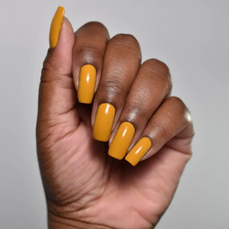 couleur ongles automne 2022 nail art jaune moutarde