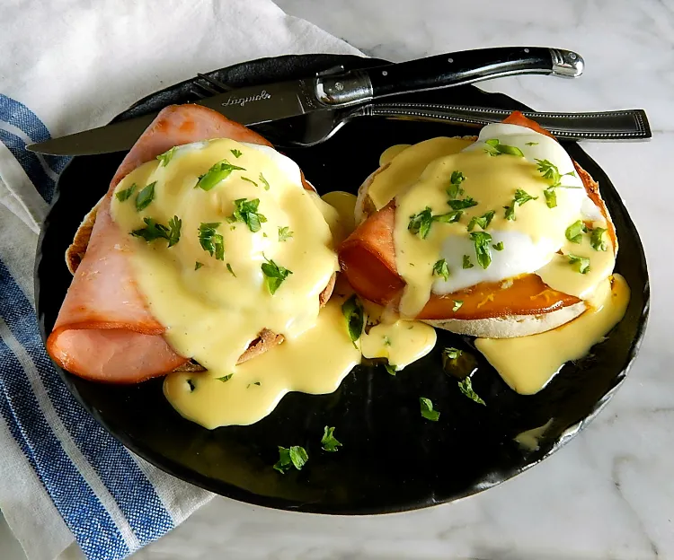 Delicious Homemade Brunch Ideas Easy Scrambled Eggs Benedict with Hollandaise Sauce