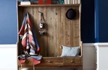 meuble porte manteau avec banc bois naturel décoration objets anciens
