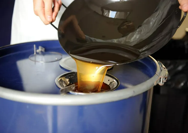 où recycler l’huile de friture boucher tuyaux égouts endommager plomberie