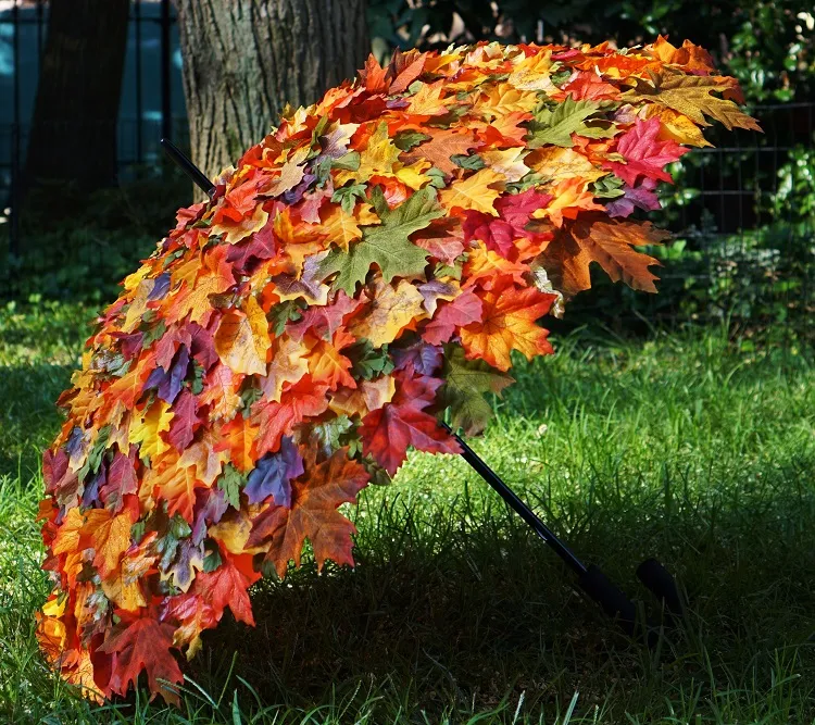 parapluie de feuilles d'automne pour décorer votre extérieur