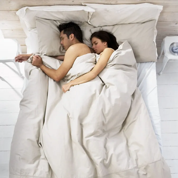 pourquoi faut il dormir tout nu homme femme couple