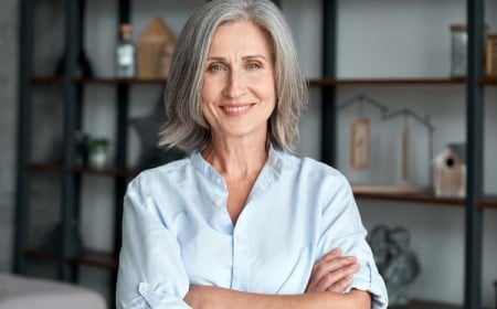quelle coiffure pour rajeunir une femme de 50 ans ajouter quelques couches subtiles cadrage visage