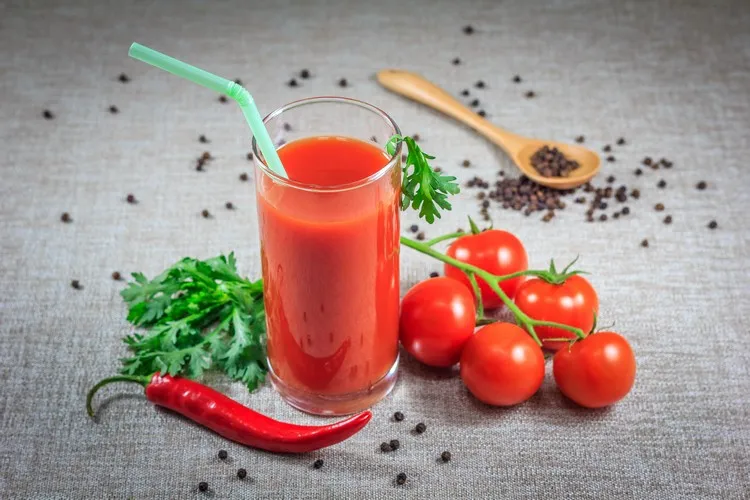 Strengthen your immune system with a quick homemade tomato juice