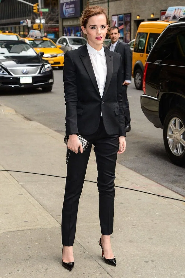 tailleur femme noir mode automne 2022 femme Emma Watson