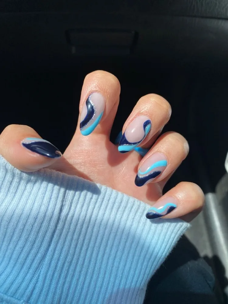 tendance couleur manucure automne nail art wavy nails baby blue