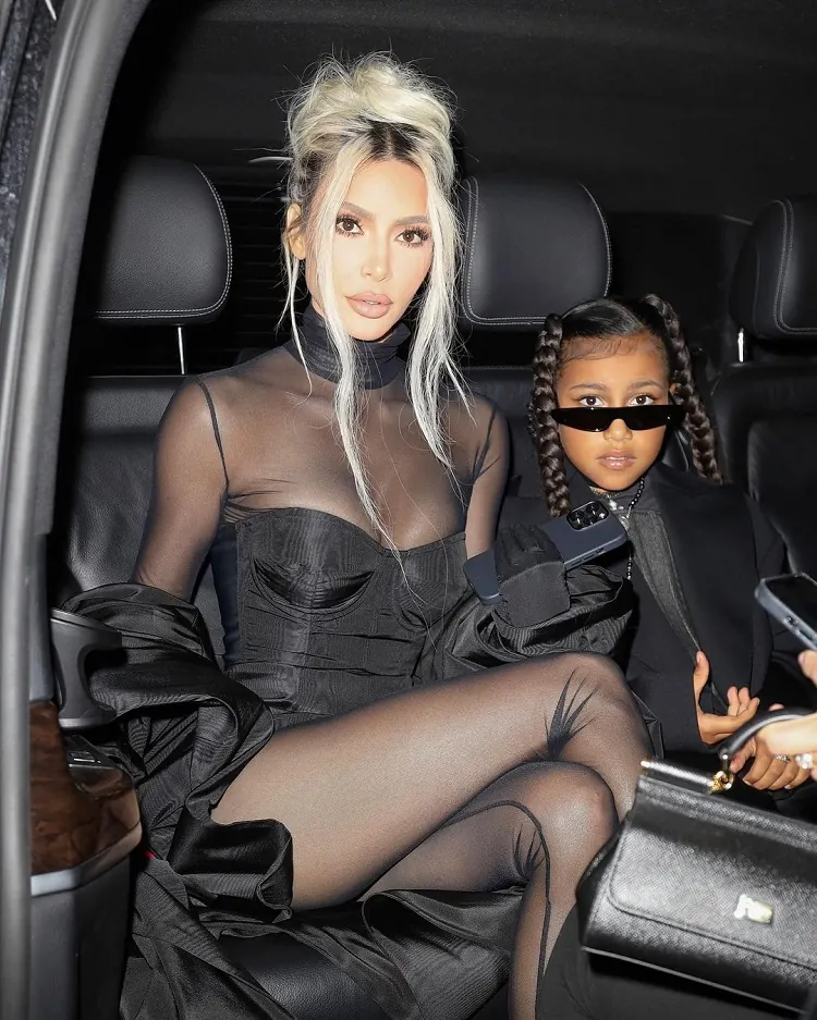 Kim Kardashian robe met gala