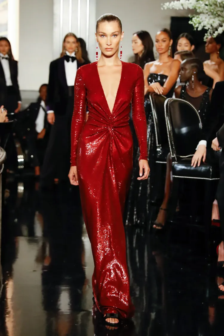 bella hadid robe rouge ralph lauren défilé fashion week