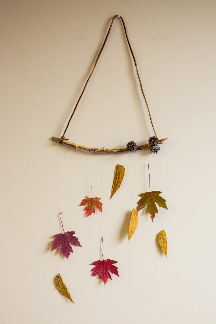 bricolage automne avec feuilles décoration murale mobile suspendre