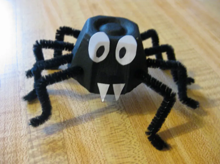 bricolage halloween boite oeuf déco fabriquer enfants maternelle araignée vampire