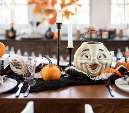 centre de table Halloween 2022 grande citrouille effrayante bougies chemin de table