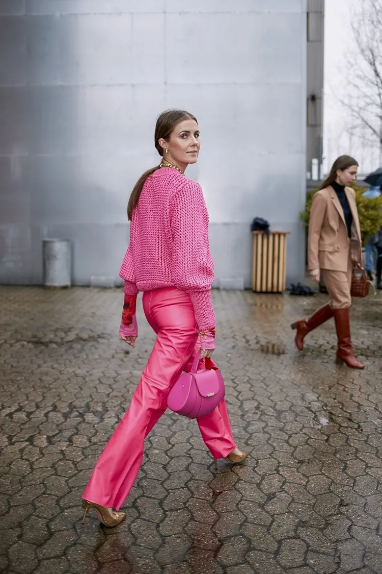 comment adopter le total look rose automne mois octobre 2022 fashion week