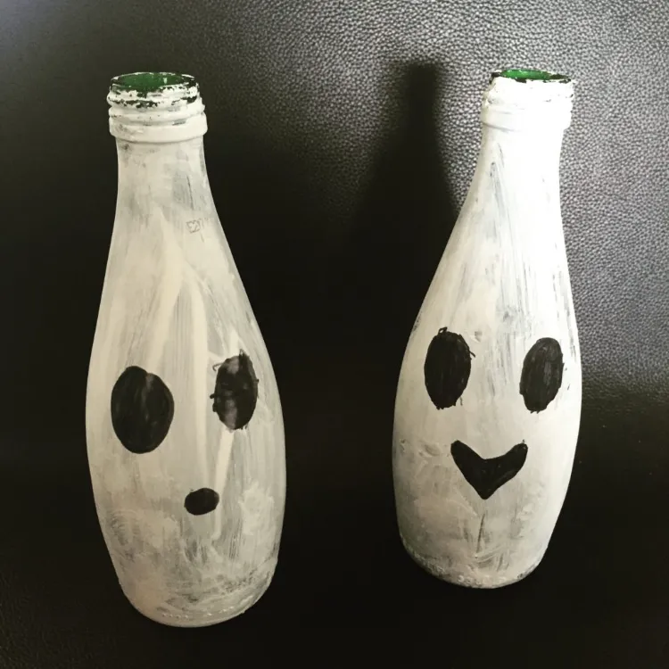 création fantômes bouteilles en plastique 2022