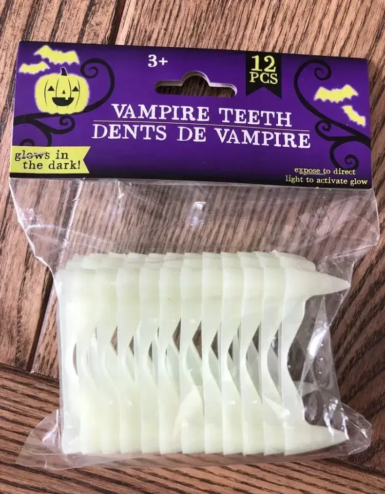 déco de table Halloween faire soi meme chic pas chère ronds serviettes dents de vampire